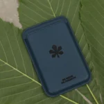 Магнітний MagSafe-кардхолдер Chestnut синій зі шкіри з київським гравіюванням для iPhone від Kyiv Digital